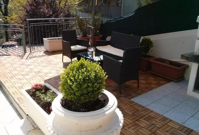 בית מלון כפרי Astoria