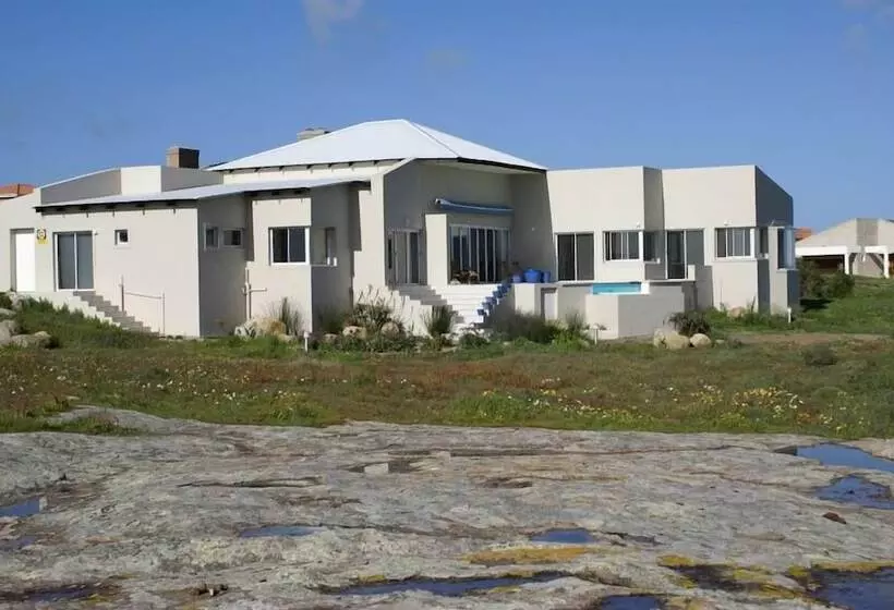 בית מלון כפרי At The Rocks