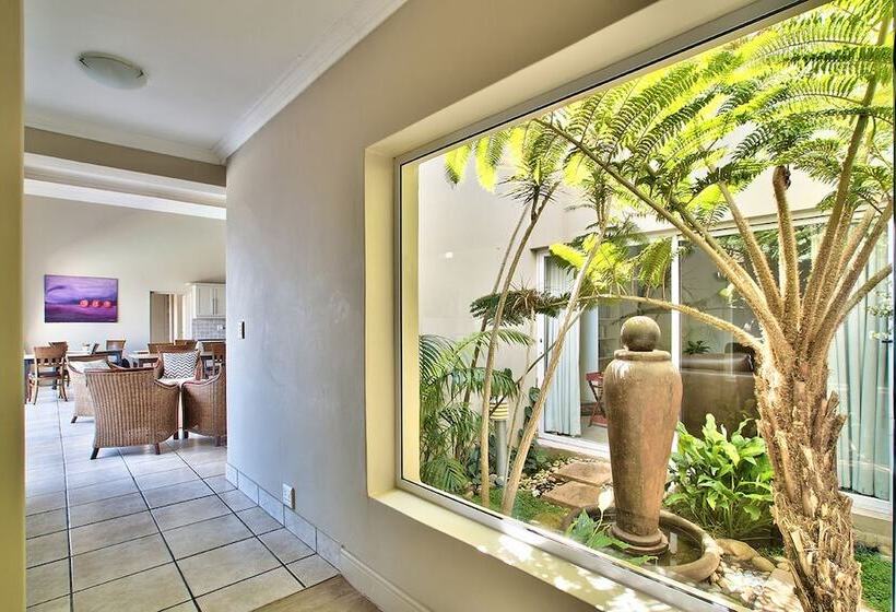 בית מלון כפרי At The Rocks