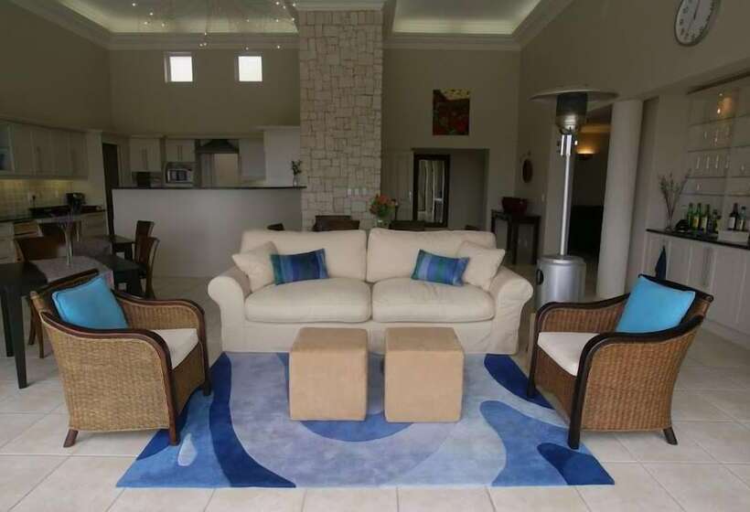 בית מלון כפרי At The Rocks