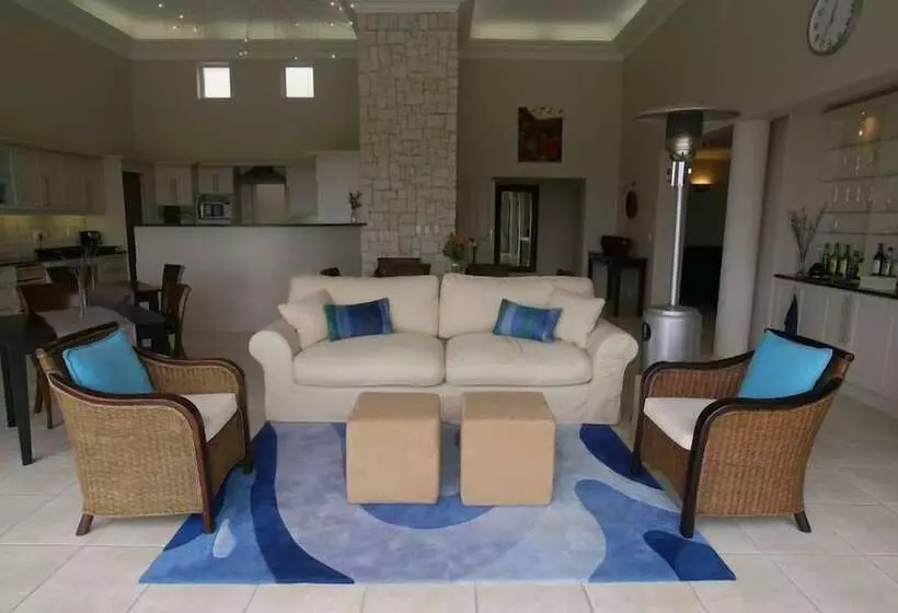 בית מלון כפרי At The Rocks