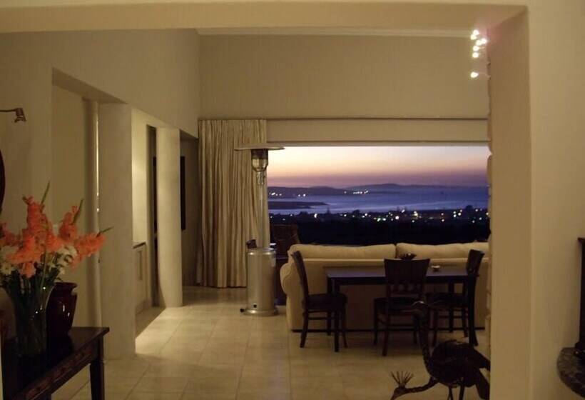 בית מלון כפרי At The Rocks