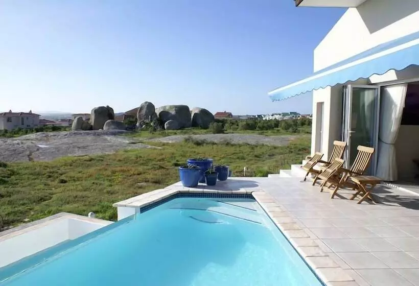 בית מלון כפרי At The Rocks