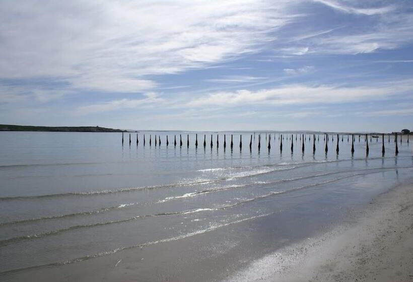 בית מלון כפרי At The Rocks