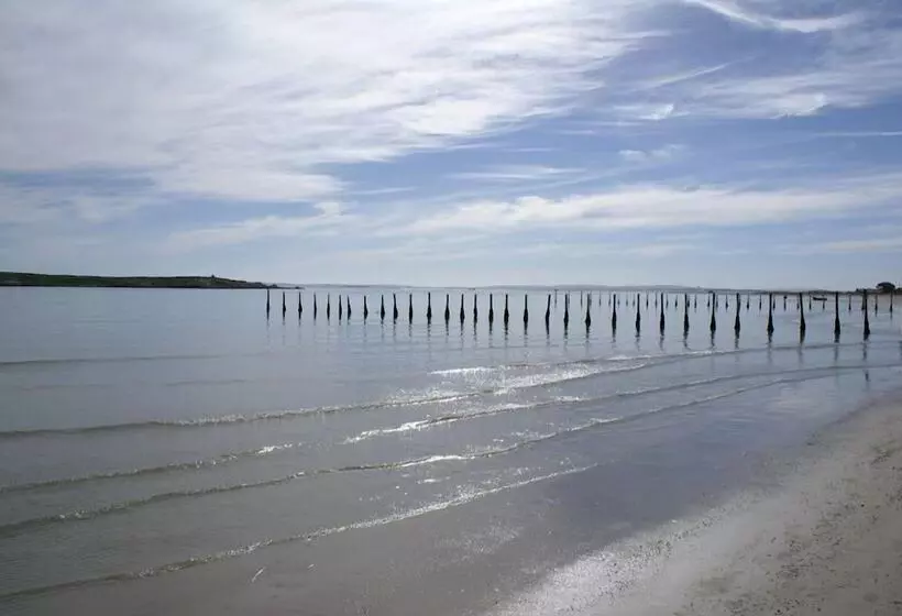 בית מלון כפרי At The Rocks