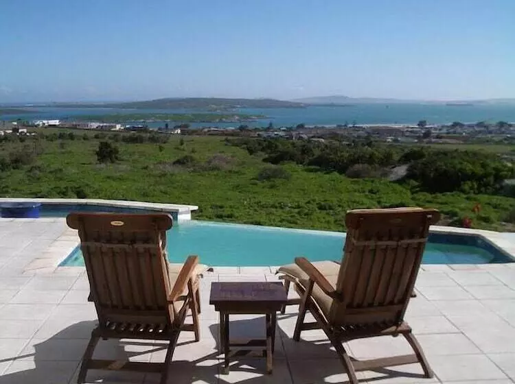 בית מלון כפרי At The Rocks