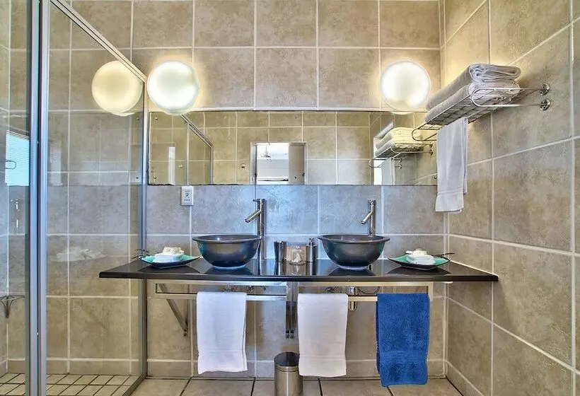 בית מלון כפרי At The Rocks