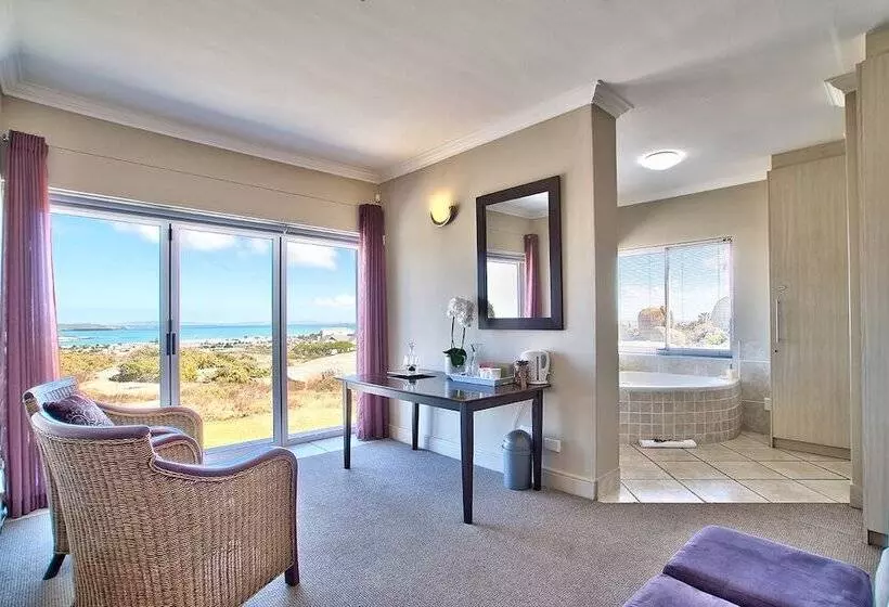 בית מלון כפרי At The Rocks