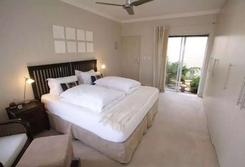 בית מלון כפרי At The Rocks