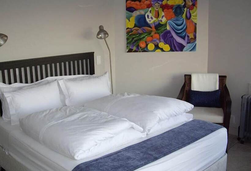 בית מלון כפרי At The Rocks