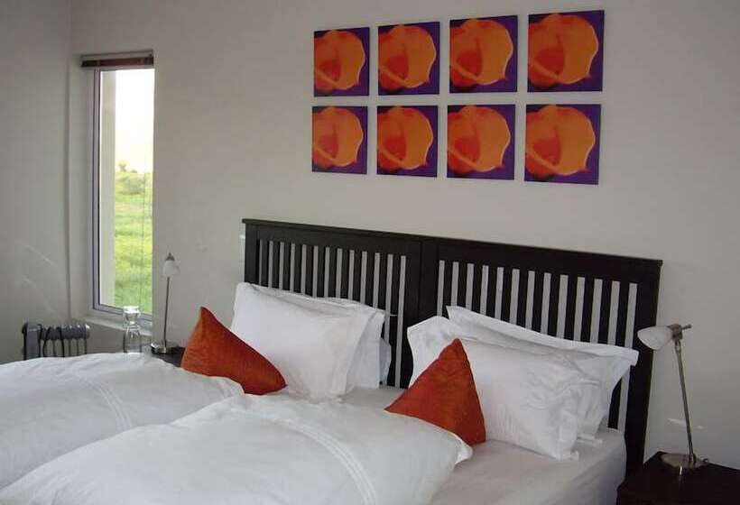 בית מלון כפרי At The Rocks