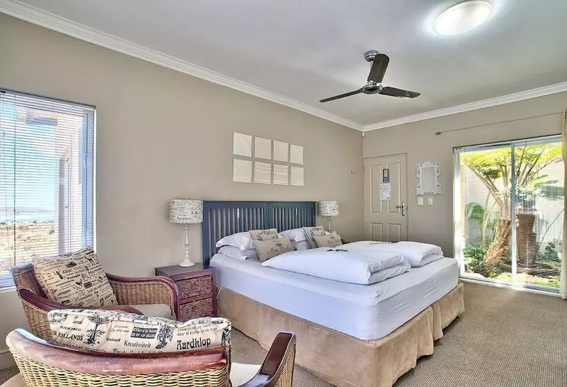 בית מלון כפרי At The Rocks