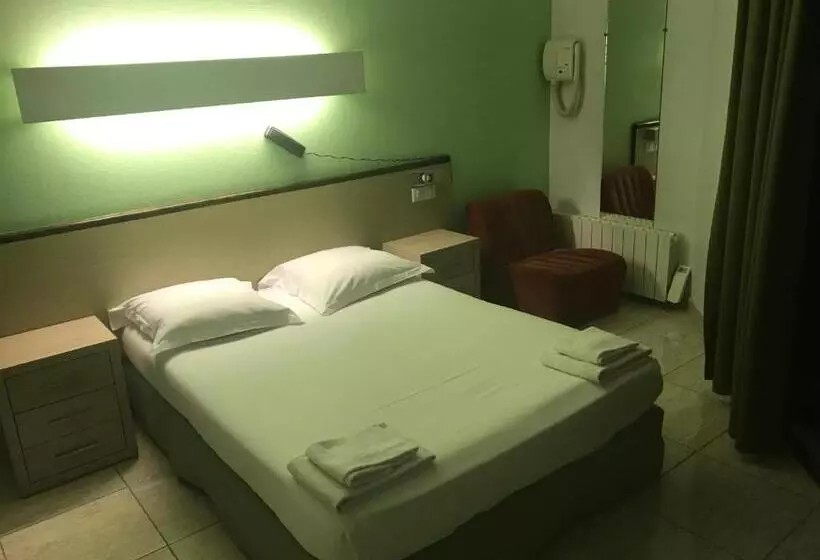 ホテル Bar Restaurant Couleurs Sud