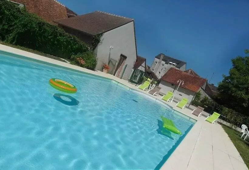 호텔 Logis Hôtel Du Cygne