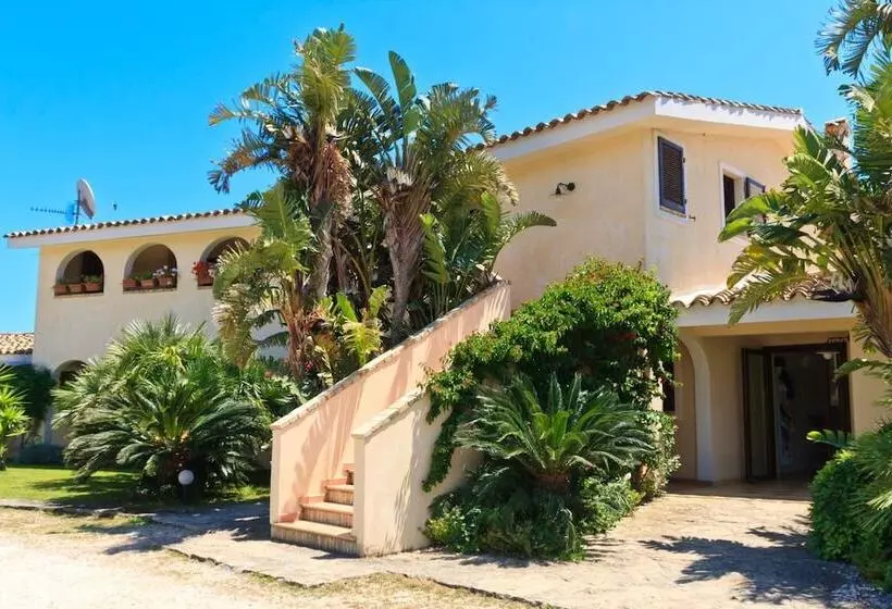 هتل Porto Giunco Residence