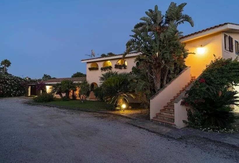 هتل Porto Giunco Residence