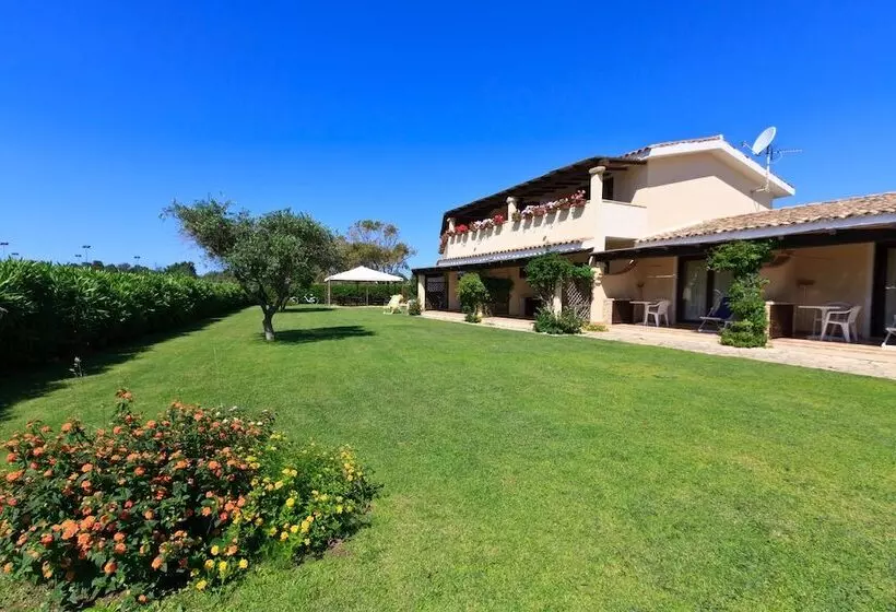 هتل Porto Giunco Residence