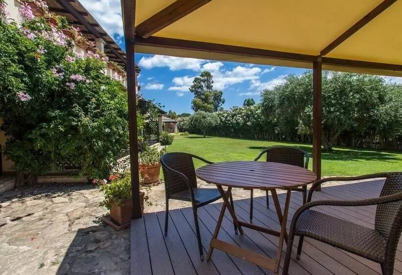 هتل Porto Giunco Residence