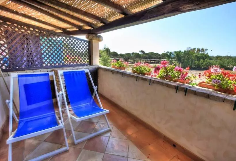 هتل Porto Giunco Residence