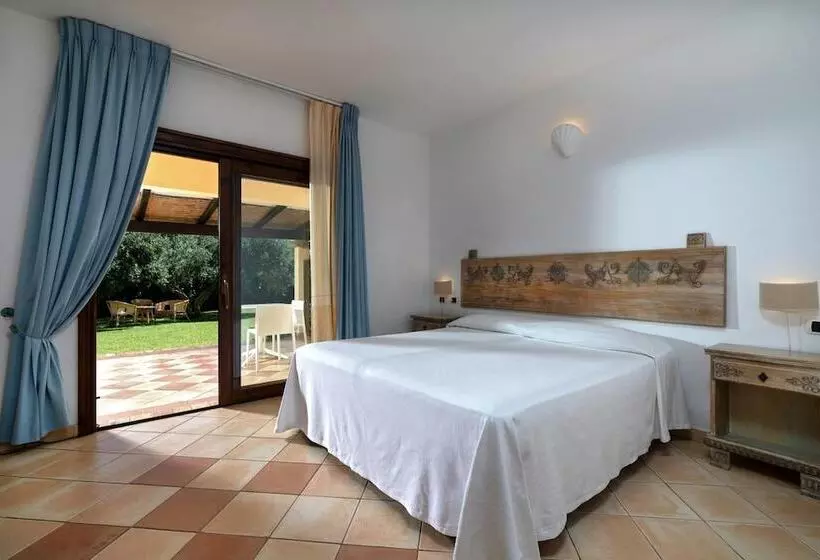 هتل Porto Giunco Residence