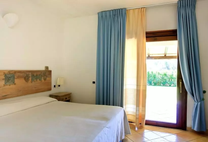 هتل Porto Giunco Residence