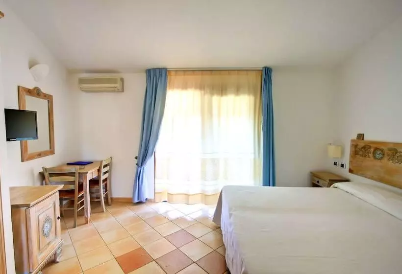 هتل Porto Giunco Residence