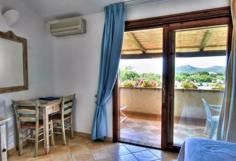 هتل Porto Giunco Residence