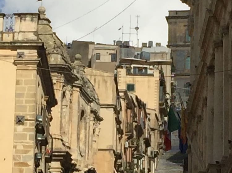 تختخواب و صبحانه Casa Tipica Siciliana Patronale Home Bedandbreakfast Tremetrisoprailcielo Camere Con Vista, Colazion