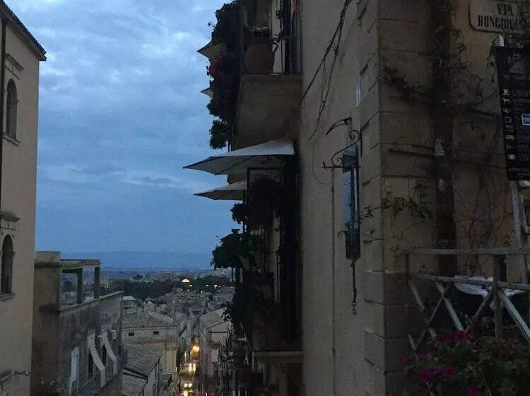 Bed and Breakfast Casa Tipica Siciliana Patronale Home Bedandbreakfast Tremetrisoprailcielo Camere Con Vista, Colazion