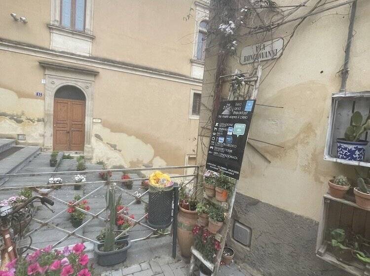 تختخواب و صبحانه Casa Tipica Siciliana Patronale Home Bedandbreakfast Tremetrisoprailcielo Camere Con Vista, Colazion