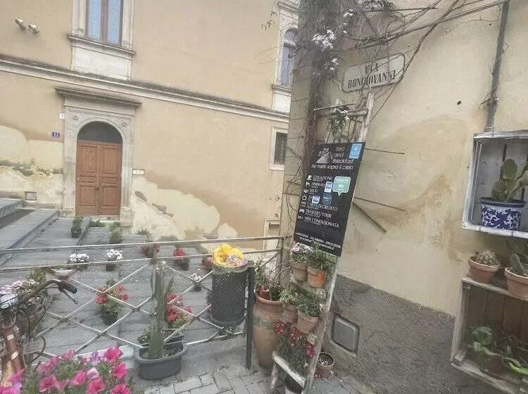 Bed and Breakfast Casa Tipica Siciliana Patronale Home Bedandbreakfast Tremetrisoprailcielo Camere Con Vista, Colazion