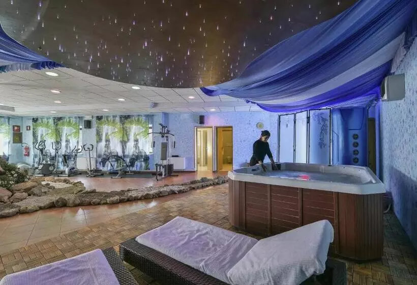 ホテル Albergo Le Macinaie  Monte Amiata