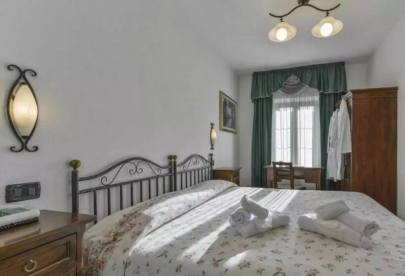 ホテル Albergo Le Macinaie  Monte Amiata