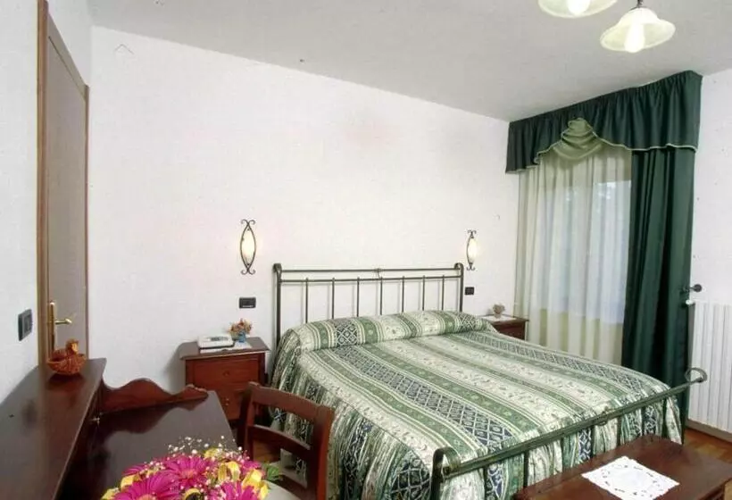 ホテル Albergo Le Macinaie  Monte Amiata