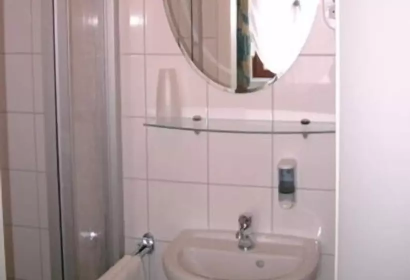 Отель Classic Inn