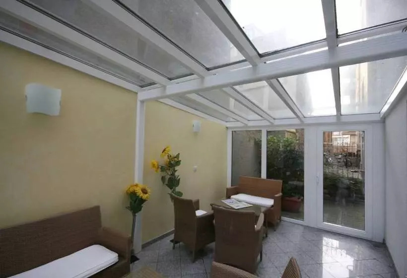 Отель Classic Inn