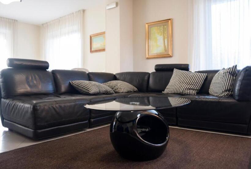 Отель Gemma Del Mare