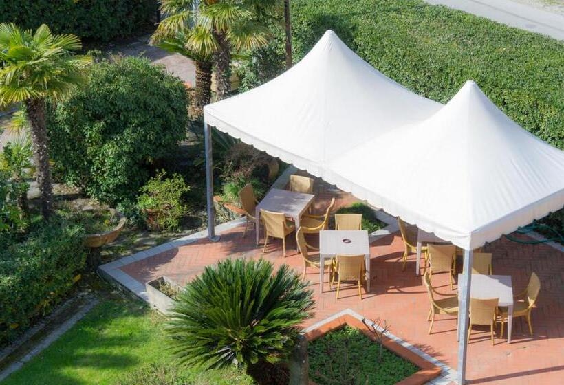 Отель Gemma Del Mare