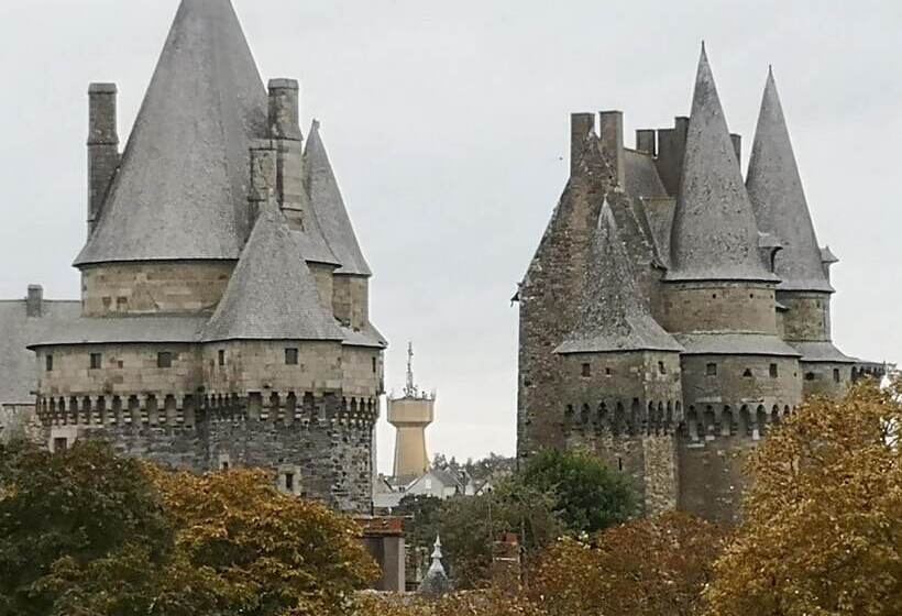 Отель Hôtel Le Petit Billot