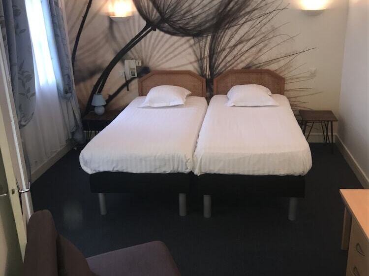 Отель Hôtel Le Petit Billot