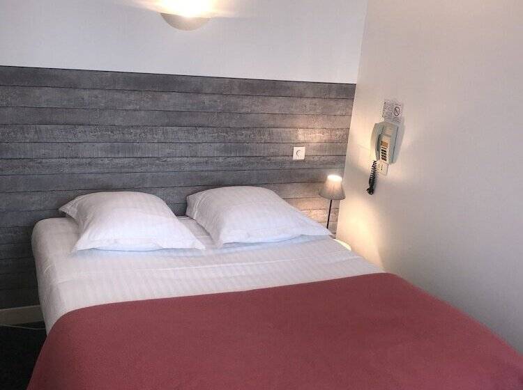 Отель Hôtel Le Petit Billot