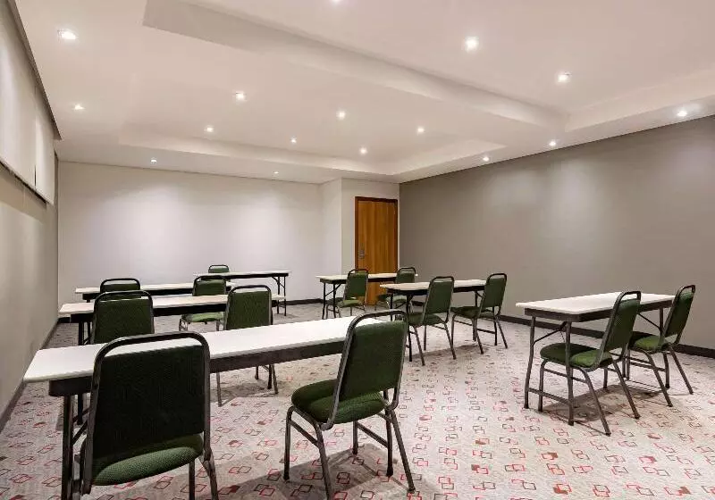 酒店 Ibis Criciuma