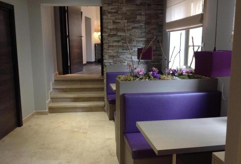 ホテル L Hostellerie Du Château