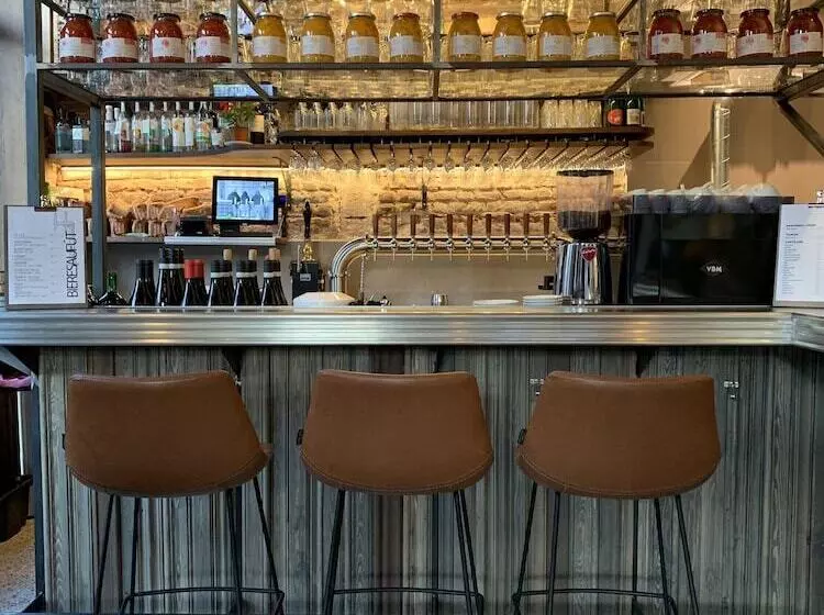 هتل La Grande Cloche