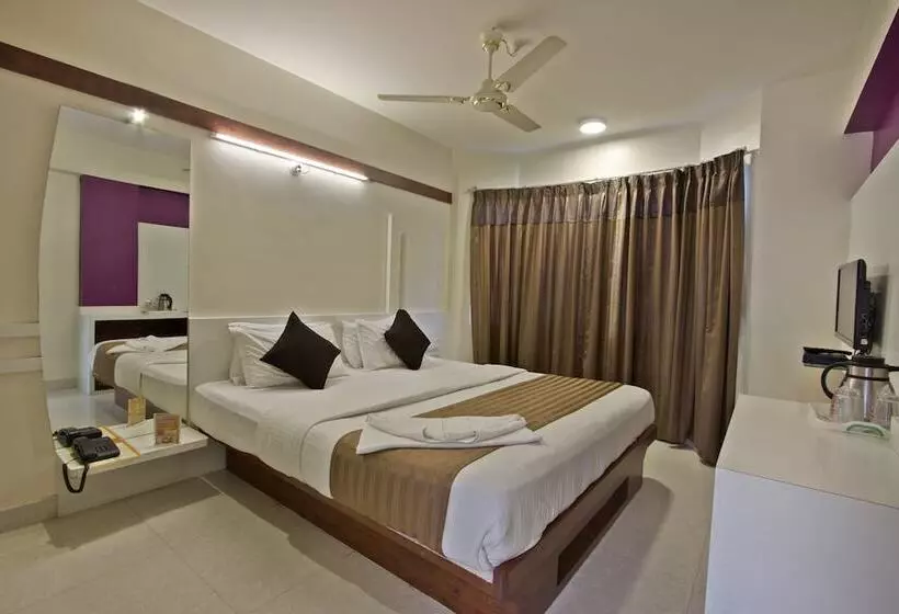 בית מלון כפרי Mannars Residency