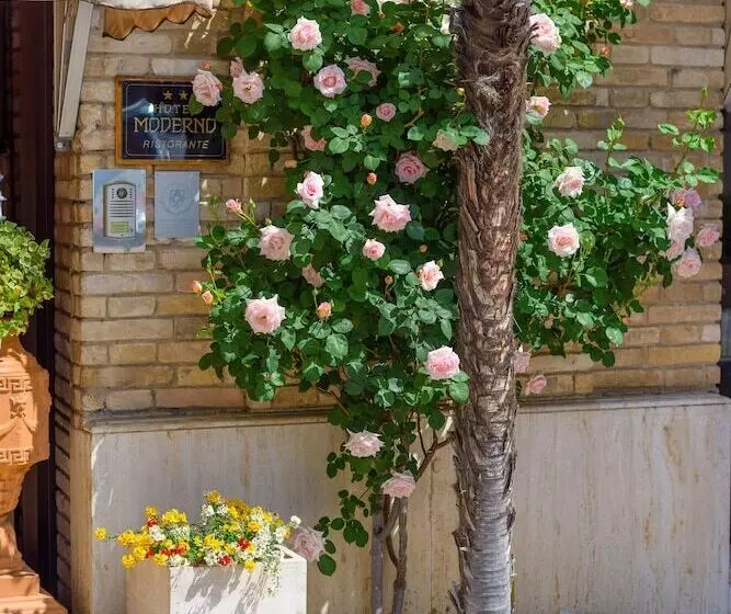 فندق Moderno