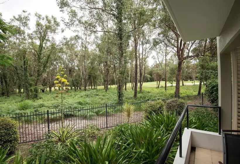 هتل Noosa Springs Golf & Spa Resort