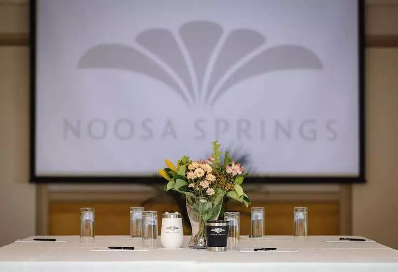 هتل Noosa Springs Golf & Spa Resort