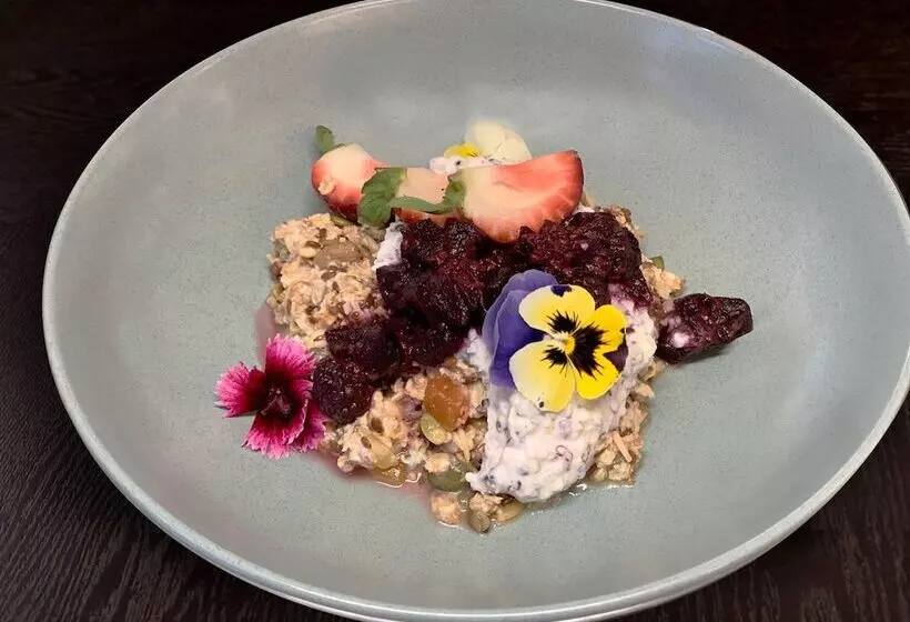هتل Noosa Springs Golf & Spa Resort
