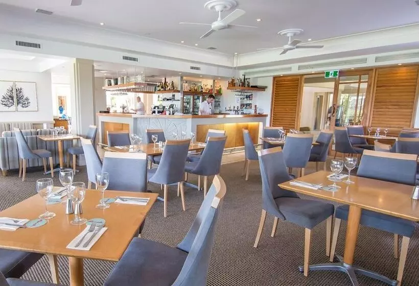 هتل Noosa Springs Golf & Spa Resort